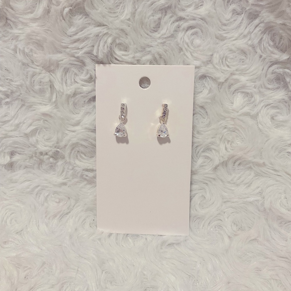 🌻 3 for $15 - never worn, silver crystal drop earrings